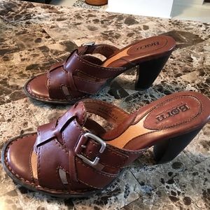 LADIES LEATHER BORN SANDALS